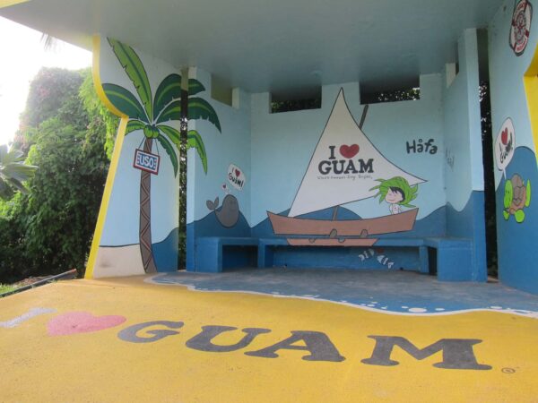 美しい自然の中を散歩しながらグアムの歴史を感じるレンタカーでオススメスポット、スペイン広場へでかけよう！